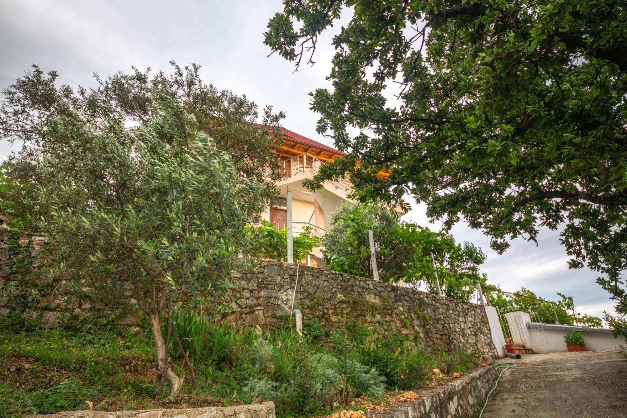 Villa Rondo Himare Exterior photo