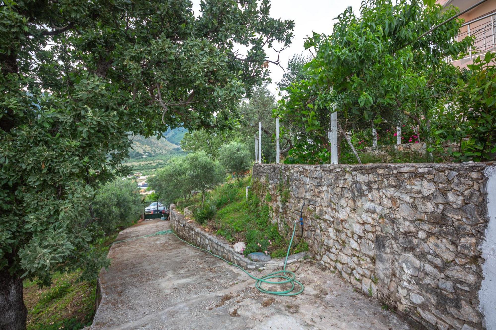 Villa Rondo Himare Exterior photo